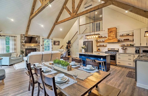 Benezette Cabin | Hot Tub, Grill & Mtn Views! Benezette Cabin