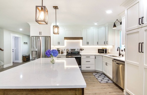 Snow Hill Cottage | Hot Tub Haven 2 Mi to Beach! ‘Christy's Cottage’