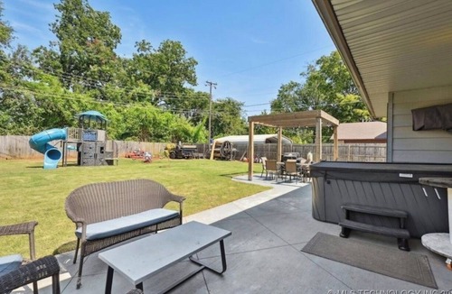 Bixby House | Hot Tub Hideaway