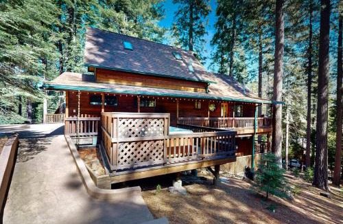 Arnold House | Hot Tub Hideaway