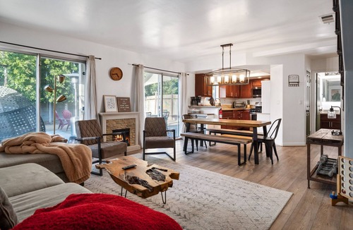 Sutter House | Hot Tub House in Long Beach!