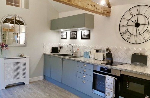 Abergavenny House | Hot Tub in The Stables