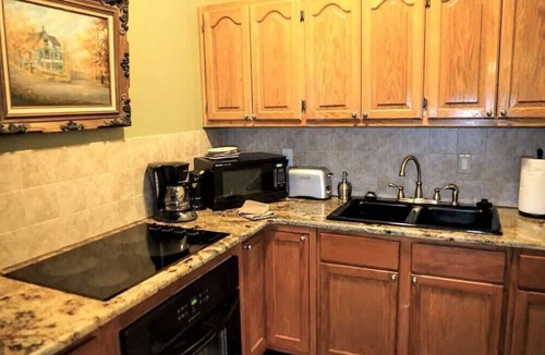 Holiday Island Cabin | Hot Tub, Indoor Jetted Tub, Lake View, & Kitchen