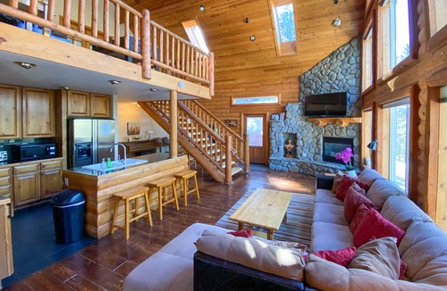 Country Club Estates Cottage | Hot Tub, Indoor Pool! Home 8 Mi to Heavenly Skiing