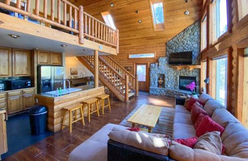 Country Club Estates House | Hot Tub, Indoor Pool! Home 8 Mi to Heavenly Skiing