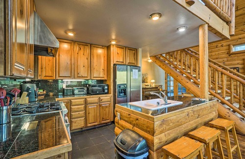 Country Club Estates House | Hot Tub, Indoor Pool! Home 8 Mi to Heavenly Skiing