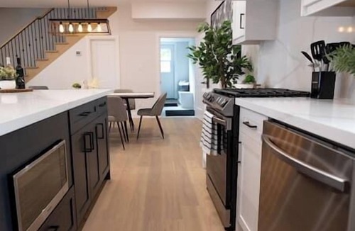 Alcona House | Hot Tub, Innisfil Beach Park - The Nest Lakehouse