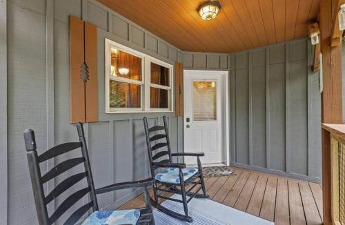 Stanton House | Hot Tub - Intimate Cabin - Snuggle Inn