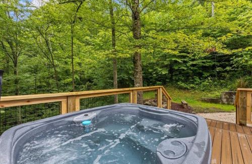 Stanton House | Hot Tub - Intimate Cabin - Snuggle Inn