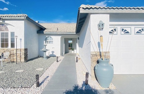 Desert Hot Springs House | Hot tub jacuzzi,splash water,mini golf,mounting view and popular for hiking area