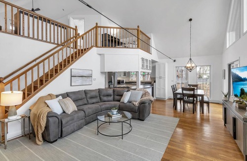 Olcott Ski Chalet | HOT TUB | Lake Front | Lavender Home