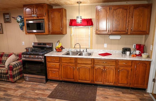 Commerce Cabin | Hot Tub - Lake Front Lodge - Private