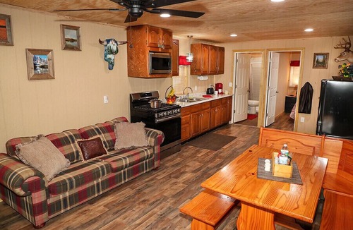 Commerce Cabin | Hot Tub - Lake Front Lodge - Private