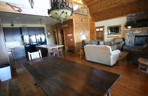 Puposky House | Hot Tub-Lake Front-Resort Amenities FREE/Pool