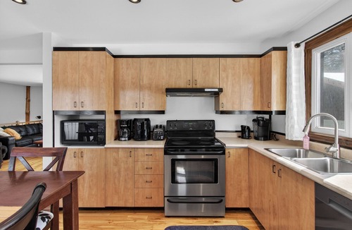 Labelle Ski Chalet | Hot Tub Lakeside Cottage – 30 Min from Mont Tremblant