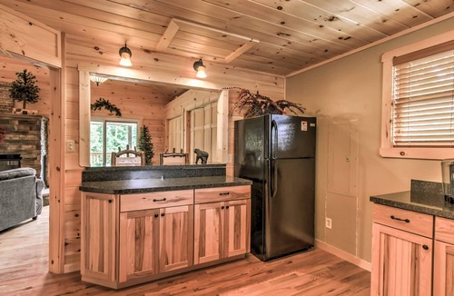 Sevierville Cabin | Hot Tub & Loft: Mountain-View Sevierville Cabin
