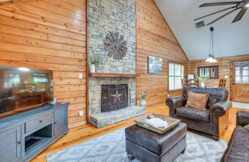 Cape Royale House | Hot Tub: Luxe Lake Livingston Cabin in Cape Royale