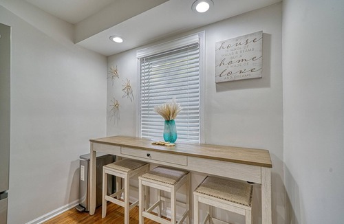 Ferndale House | Hot tub + Luxury cozy home + Fire pit + Game Room + Pool Table