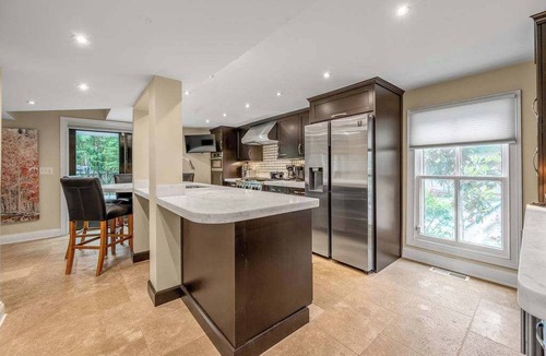 West Suburb House | Hot Tub | Luxury | Patio | Fire Pit | Downtown