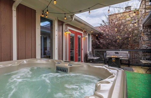 Kodak House | Hot Tub & Mini Golf: Mtn-View Haven in Kodak!
