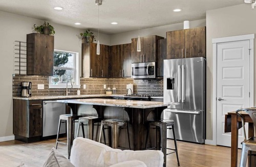 Southeast Boise House | Hot Tub-Modern-Central