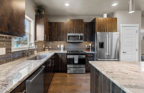 Southeast Boise House | Hot Tub-Modern-Central