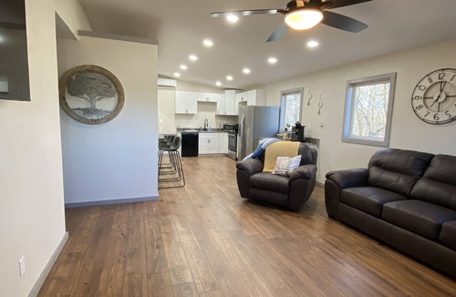 Hatfield House | Hot Tub Mountainside 2-BR Cabin near Mena