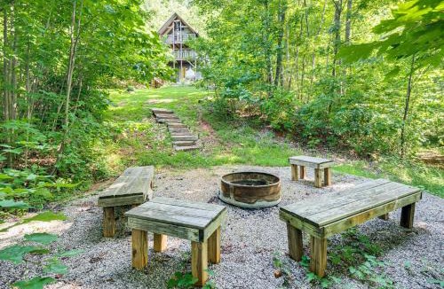 Old Fort House | Hot Tub & Mtn Views: Modern Old Fort Hideaway!