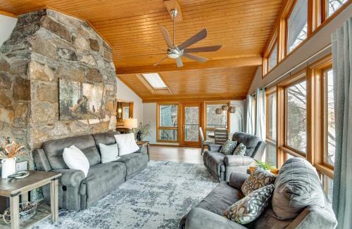 Lake Lure House | Hot Tub + Mtn Views! Rumbling Bald Resort Cabin
