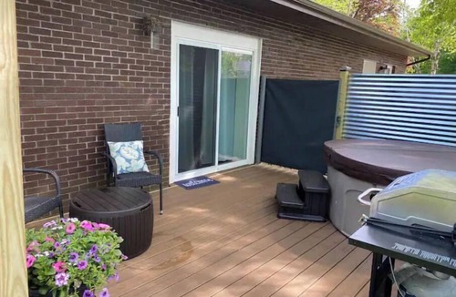Halfmoon Apartment | HOT TUB & New Stylish Saratoga County Efficiency
