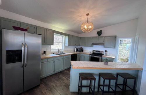 Beech Mountain Ski Chalet | Hot Tub, Panoramic Views, Deck, Firepit