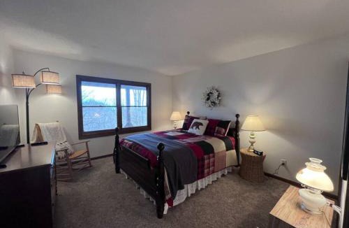 Beech Mountain Ski Chalet | Hot Tub, Panoramic Views, Deck, Firepit