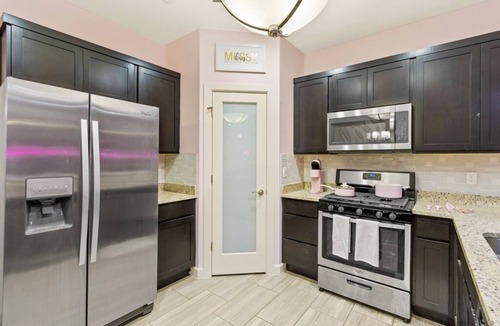 Biggs Field House | Hot Tub Paradise Pink house Experience 'Casa Rosa'