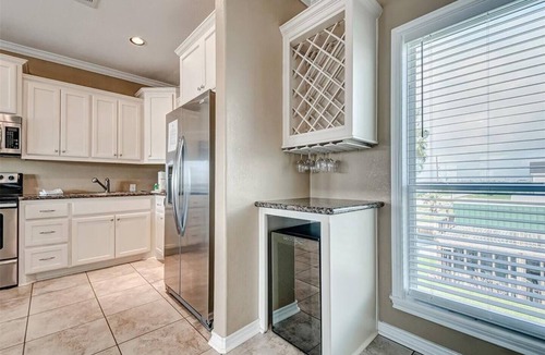 Crystal Beach Cottage | Hot Tub | Pets | Game Room | May & June Specials!