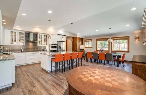 Leavenworth House | Hot Tub, Pickleball, Covered Deck at Remodeled Gem