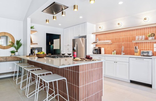 Manor House | Hot Tub + Pool + Firepit + Gameroom ~ Separate Guesthouse
