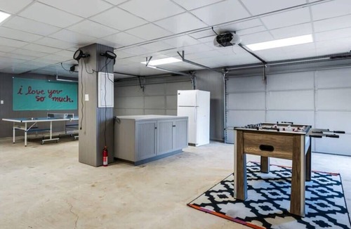Manor House | Hot Tub/Pool/Gameroom ~ Guesthouse ~ On 5 acres!