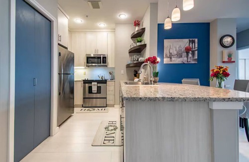 Belltown Condo | Hot-Tub, Pool, Sauna, Reserved Parking, Condo