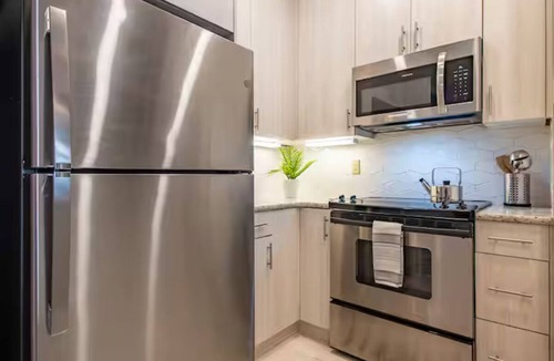 Belltown Condo | Hot-Tub, Pool, Sauna, Reserved Parking, Condo