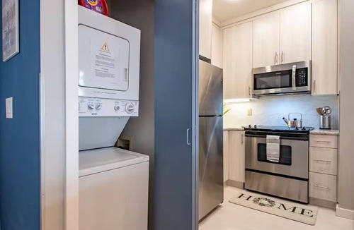 Belltown Condo | Hot-Tub, Pool, Sauna, Reserved Parking, Condo