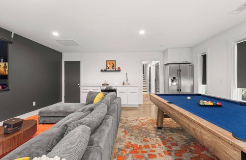 Berry Hill House | Hot tub, pool table, roof deck with city view - NO BUNKS