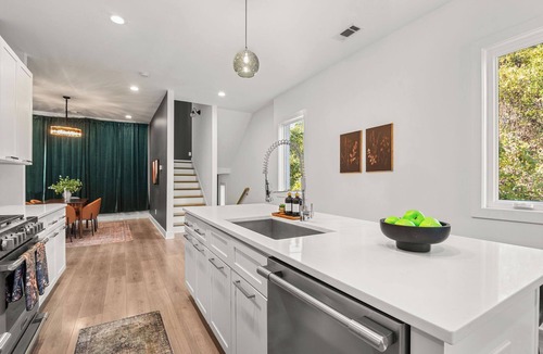 Berry Hill House | Hot tub, pool table, roof deck with city view - NO BUNKS