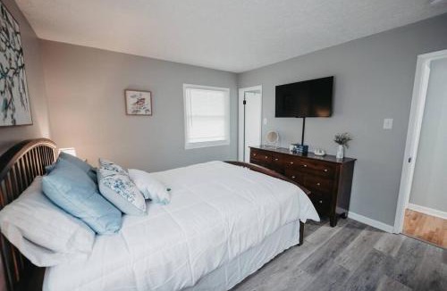 Lexington House | Hot Tub, Pool table, Sleeps 10