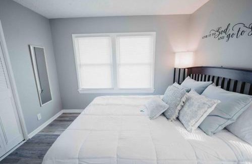 Lexington House | Hot Tub, Pool table, Sleeps 10