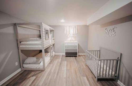Lexington House | Hot Tub, Pool table, Sleeps 10