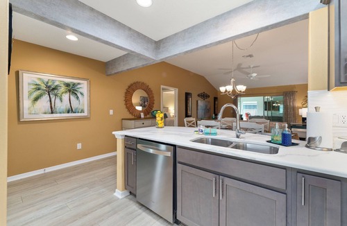 Wildwood House | HOT TUB & POOL TABLE The Coconut Lounge - Newly Renovated 3/2 in The Village of DeSoto