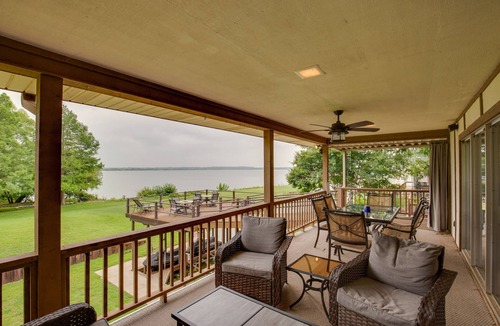 Kemp House | Hot Tub & Private Dock: Cedar Creek Lake House!