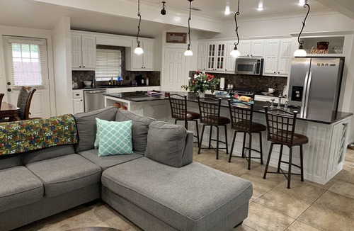 Garland House | Hot Tub & Private Lake Modern Country Oasis in Heart of City