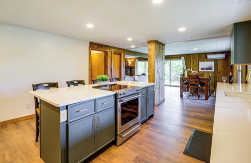 Burnsville Cottage | Hot Tub Relaxation: Mountaintop Gem in Burnsville!