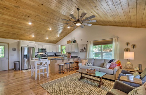Marble Cabin | Hot Tub Relaxation & Mtn View: ‘Sky Blue Overlook’
